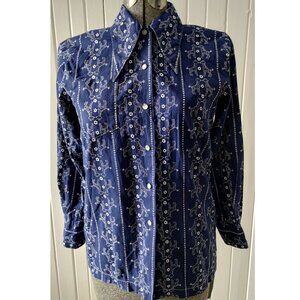 Vintage novelty giraffe print 70s shirt, big collar & snaps, blue, S to M